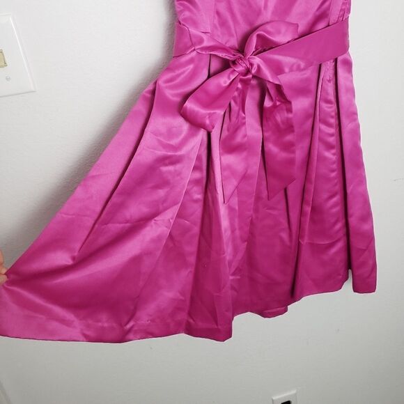 Fit and flare hot pink satin dress - Picture 2 of 3